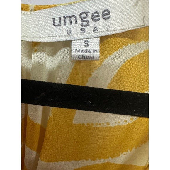 Umgee Women's Size Small Sleeveless Blouse Tank White Yellow Leaf Design Ruffle - Picture 3 of 4